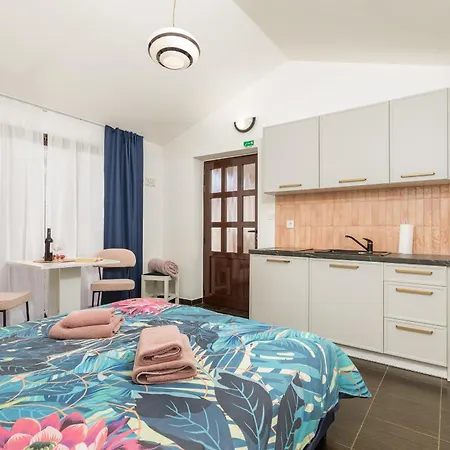 Funcic 2 App Apartamento Pula