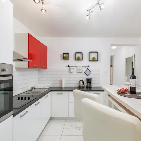 Funcic 2 App Apartment