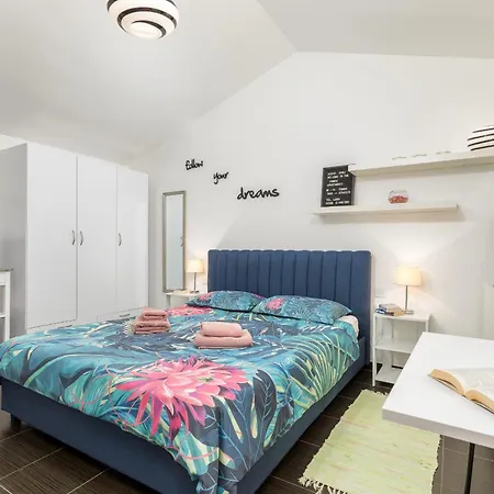 Funcic 2 App Apartment